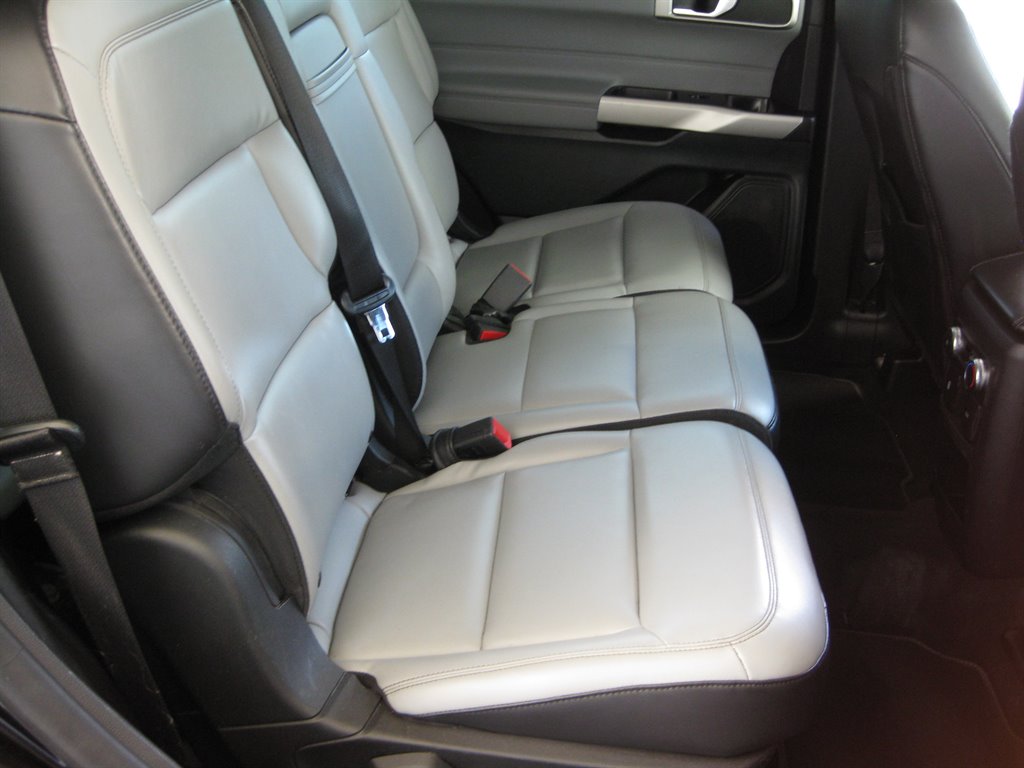 2021 Ford Explorer XLT-202a With Sport  photo