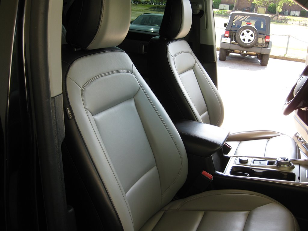 2021 Ford Explorer XLT-202a With Sport  photo