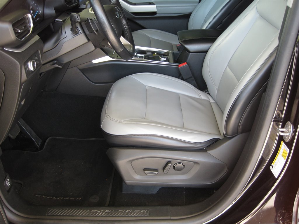 2021 Ford Explorer XLT-202a With Sport  photo