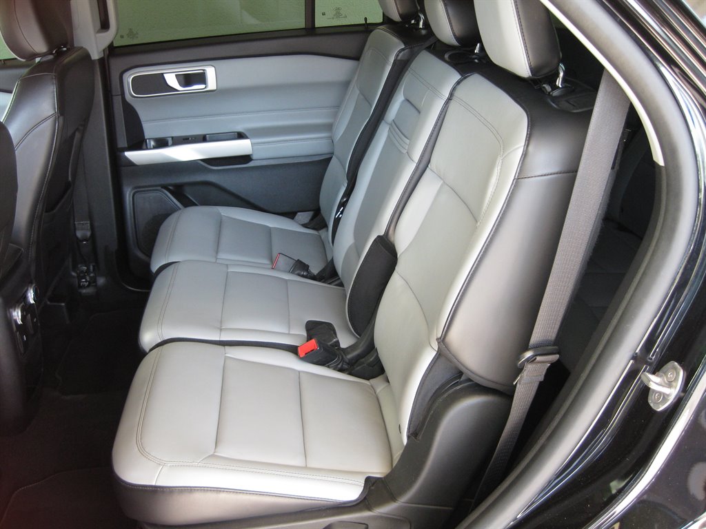 2021 Ford Explorer XLT-202a With Sport  photo