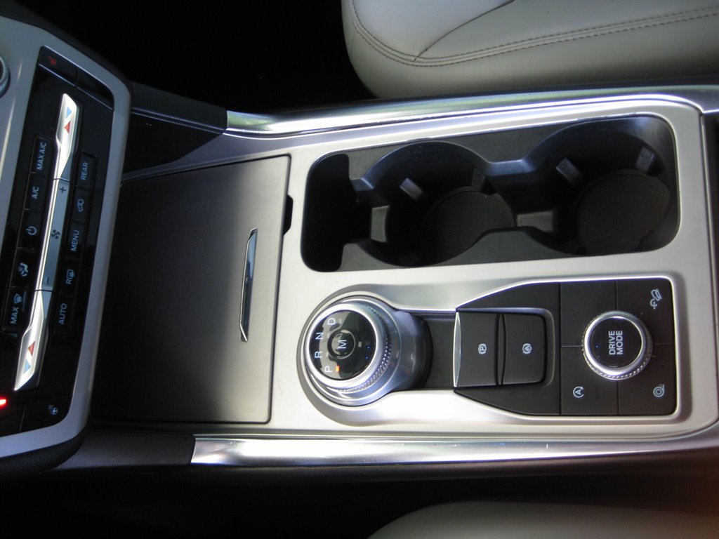 2021 Ford Explorer XLT-202a With Sport  photo