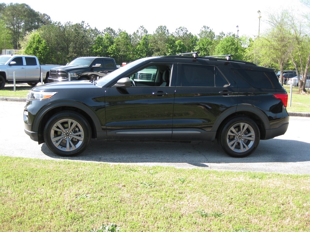 2021 Ford Explorer XLT-202a With Sport  photo