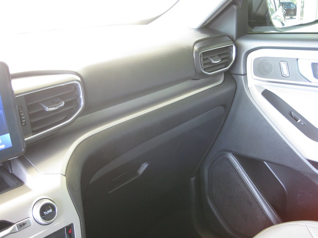 2021 Ford Explorer XLT-202a With Sport  photo