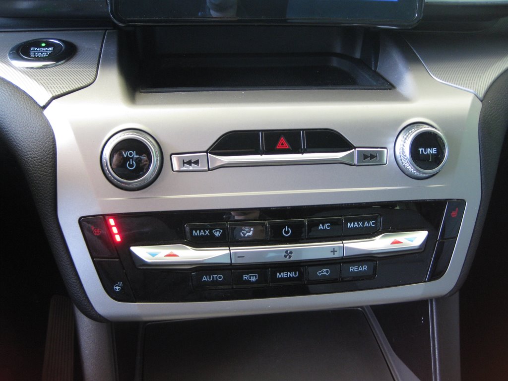 2021 Ford Explorer XLT-202a With Sport  photo