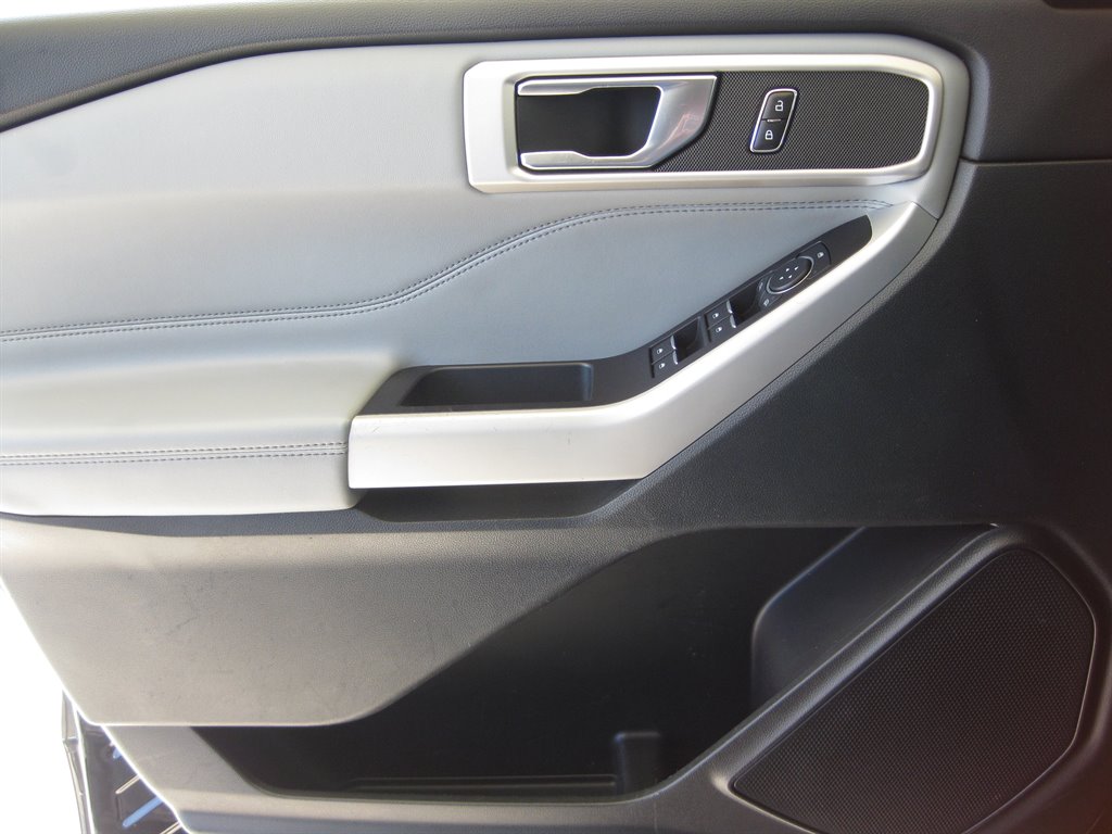 2021 Ford Explorer XLT-202a With Sport  photo