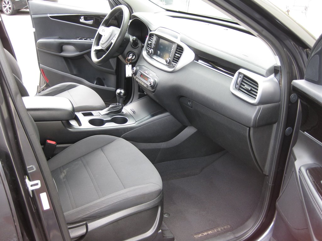 2019 Kia Sorento LX photo