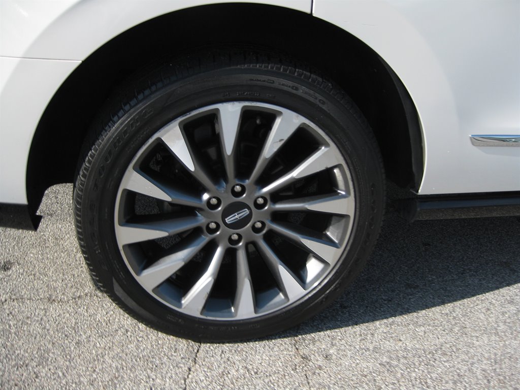 2019 Lincoln Navigator Select With Pano SUN photo