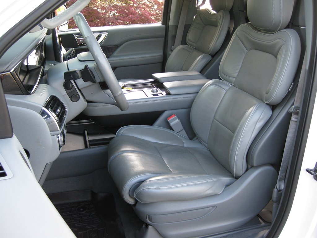 2019 Lincoln Navigator Select With Pano SUN photo