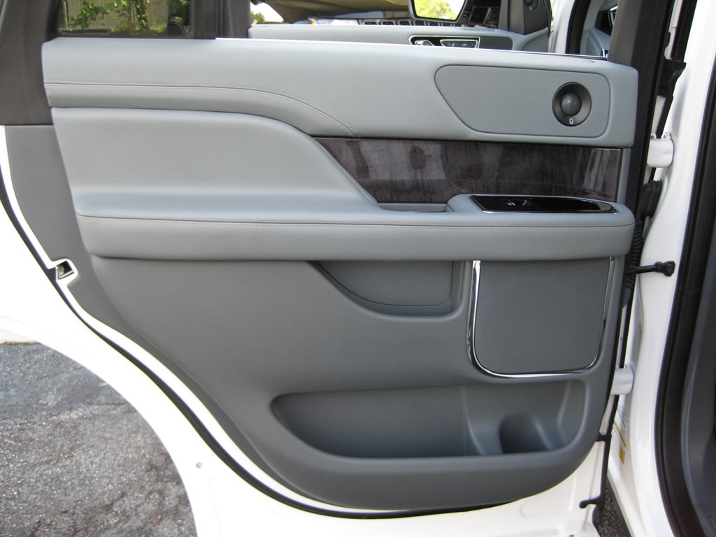 2019 Lincoln Navigator Select With Pano SUN photo