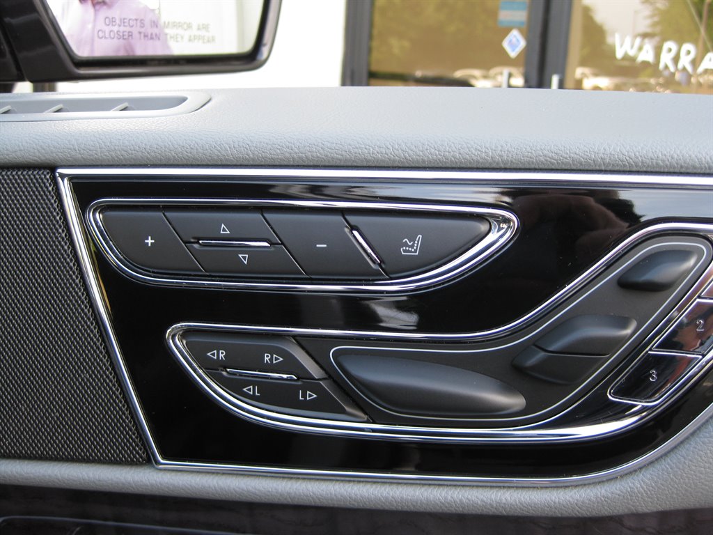 2019 Lincoln Navigator Select With Pano SUN photo
