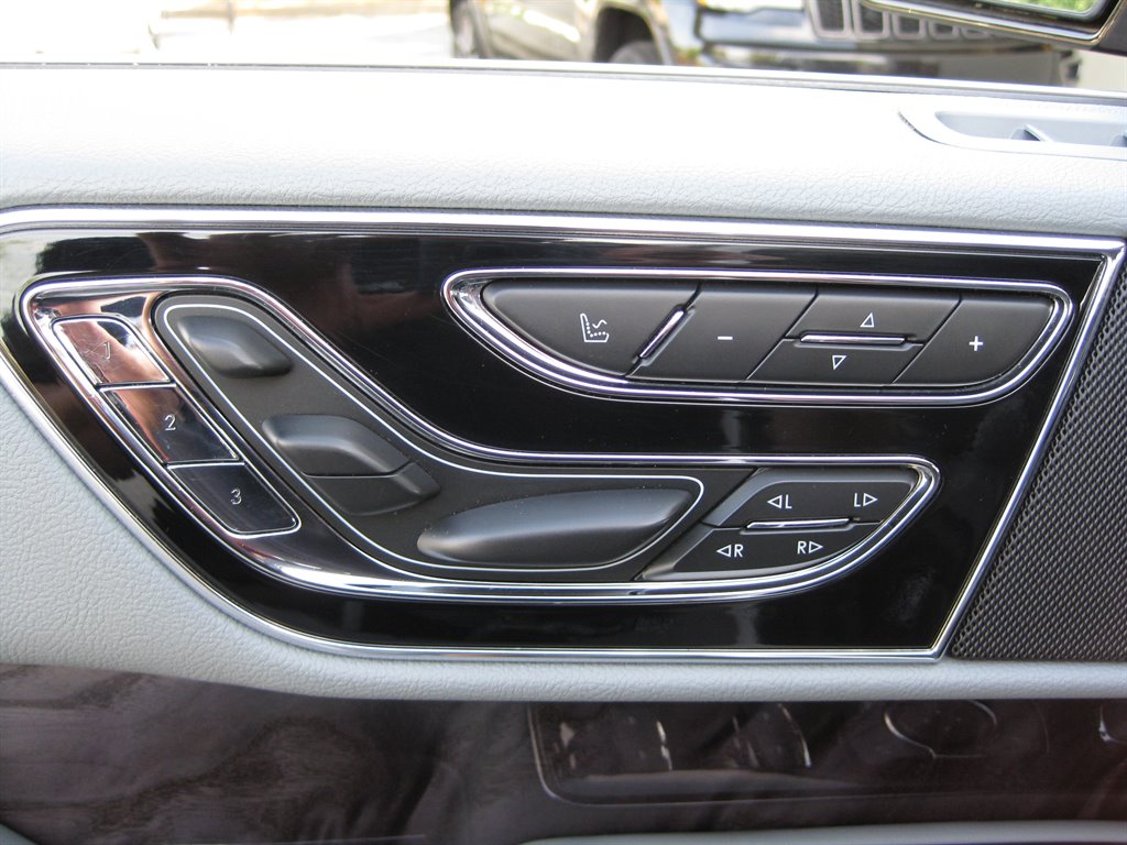 2019 Lincoln Navigator Select With Pano SUN photo