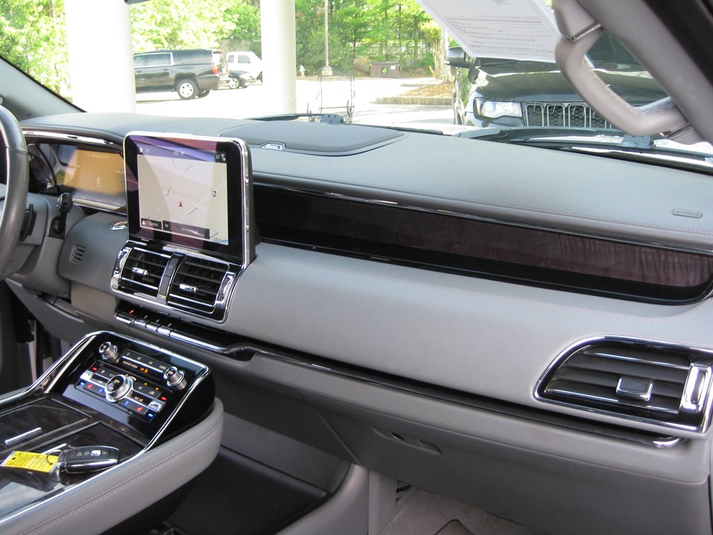 2019 Lincoln Navigator Select With Pano SUN photo