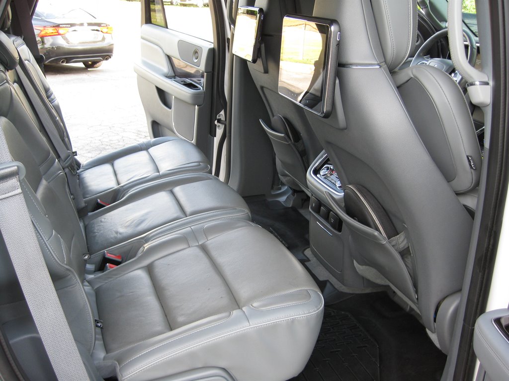 2019 Lincoln Navigator Select With Pano SUN photo