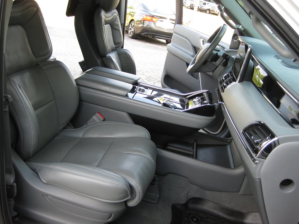 2019 Lincoln Navigator Select With Pano SUN photo