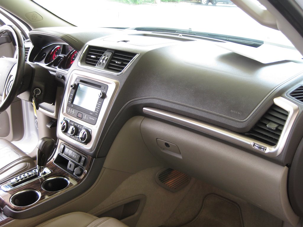 2016 GMC Acadia Denalit With Navigat photo