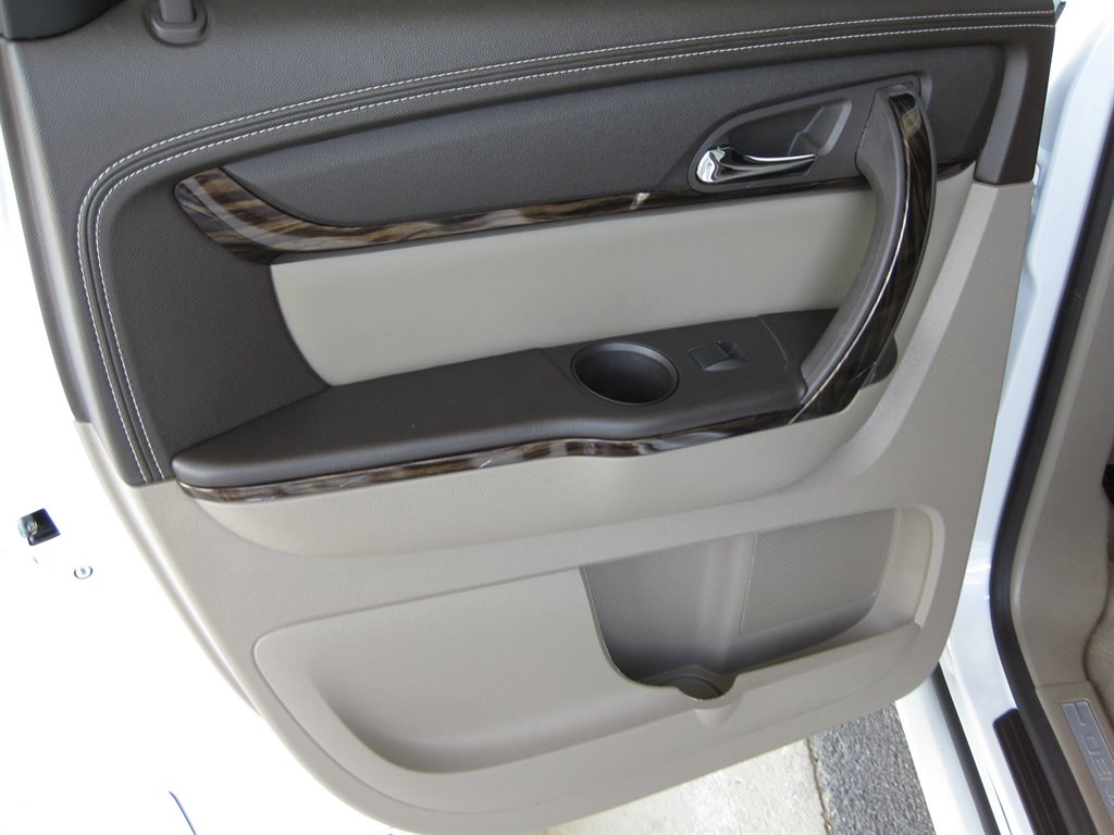 2016 GMC Acadia Denalit With Navigat photo
