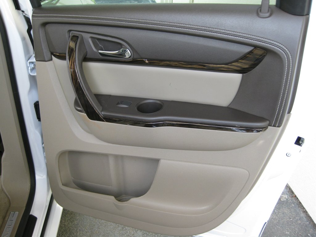 2016 GMC Acadia Denalit With Navigat photo