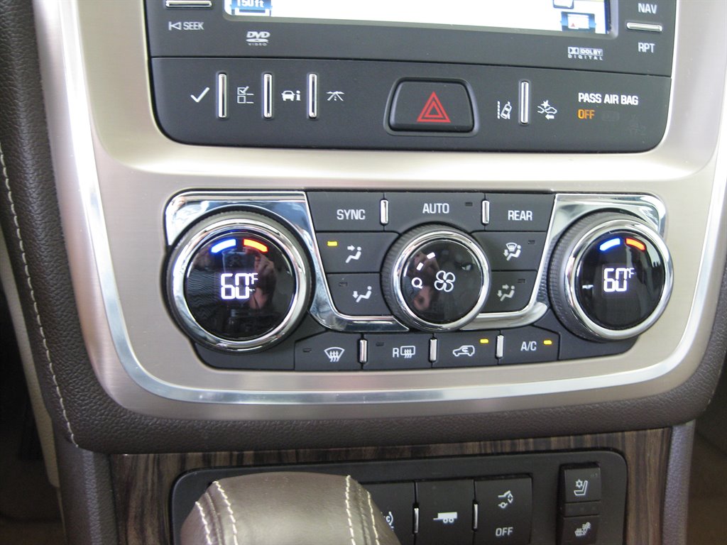 2016 GMC Acadia Denalit With Navigat photo