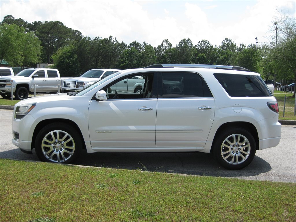 2016 GMC Acadia Denalit With Navigat photo
