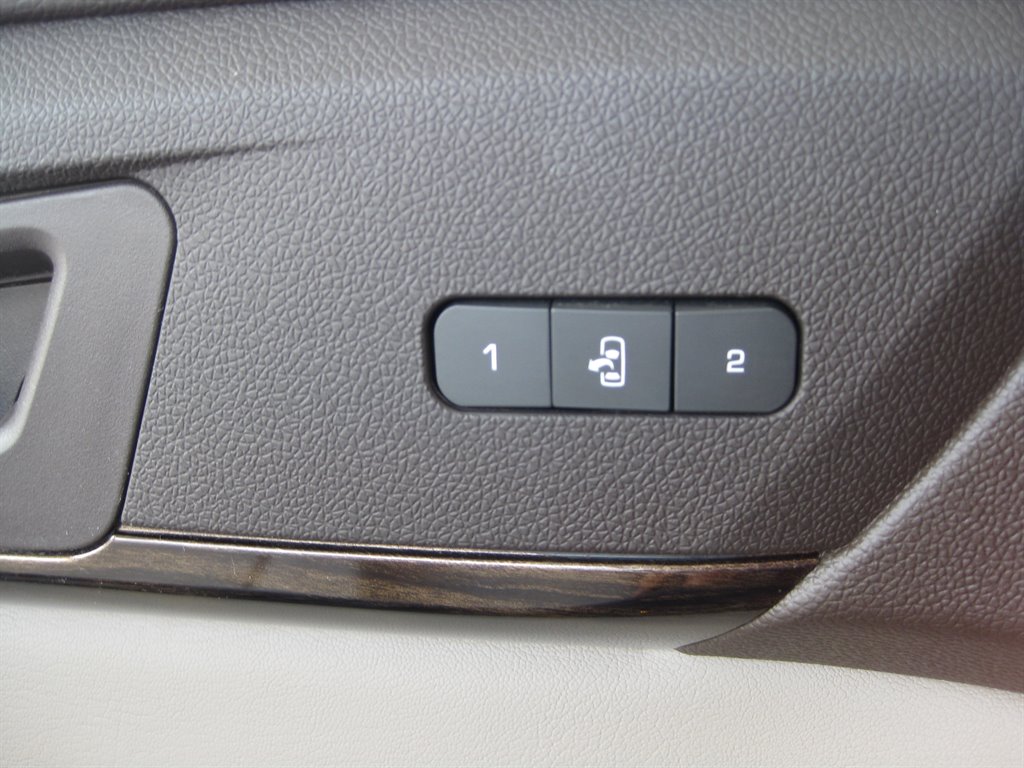 2016 GMC Acadia Denalit With Navigat photo