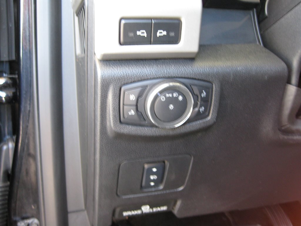 2017 Ford F250sd Lariat With Pano SUN photo