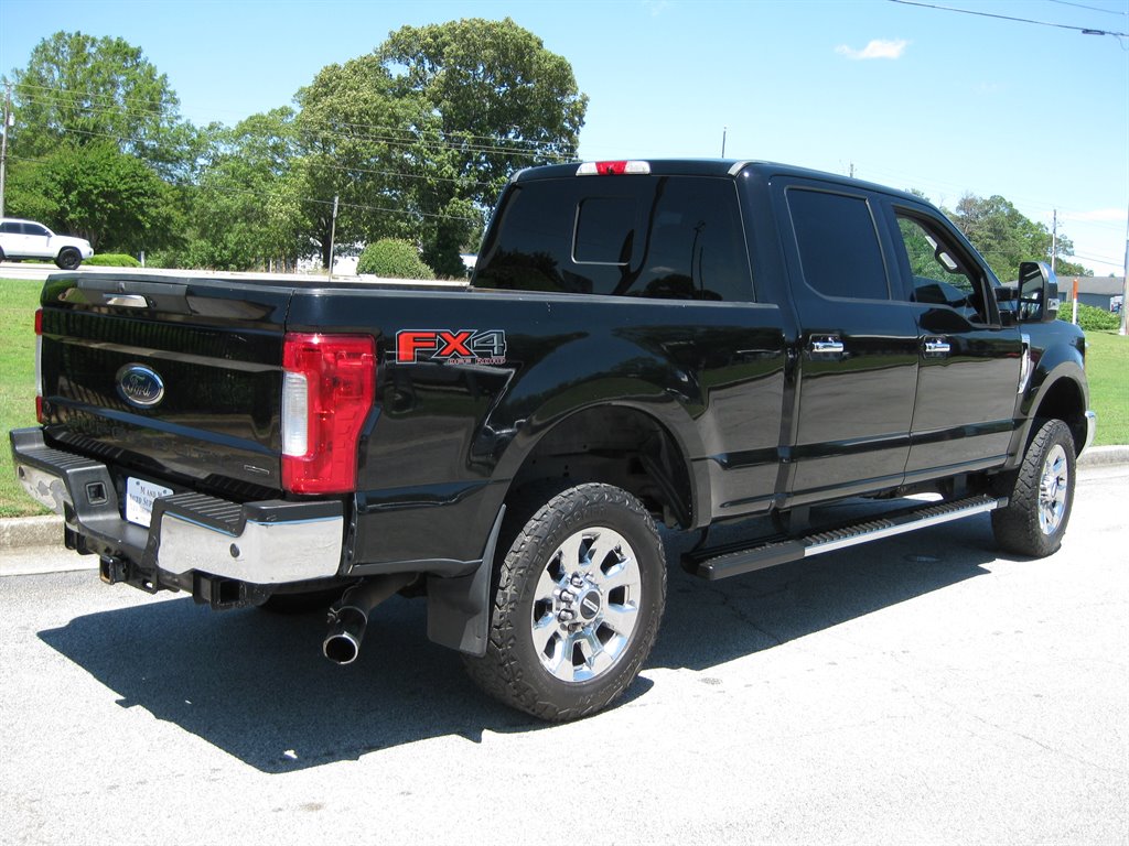 2017 Ford F250sd Lariat With Pano SUN photo