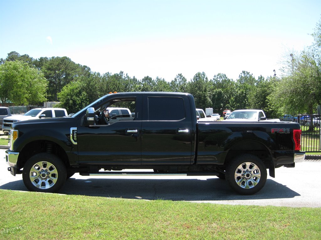 2017 Ford F250sd Lariat With Pano SUN photo