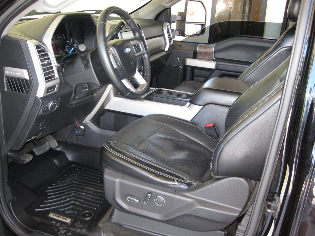 2017 Ford F250sd Lariat With Pano SUN photo