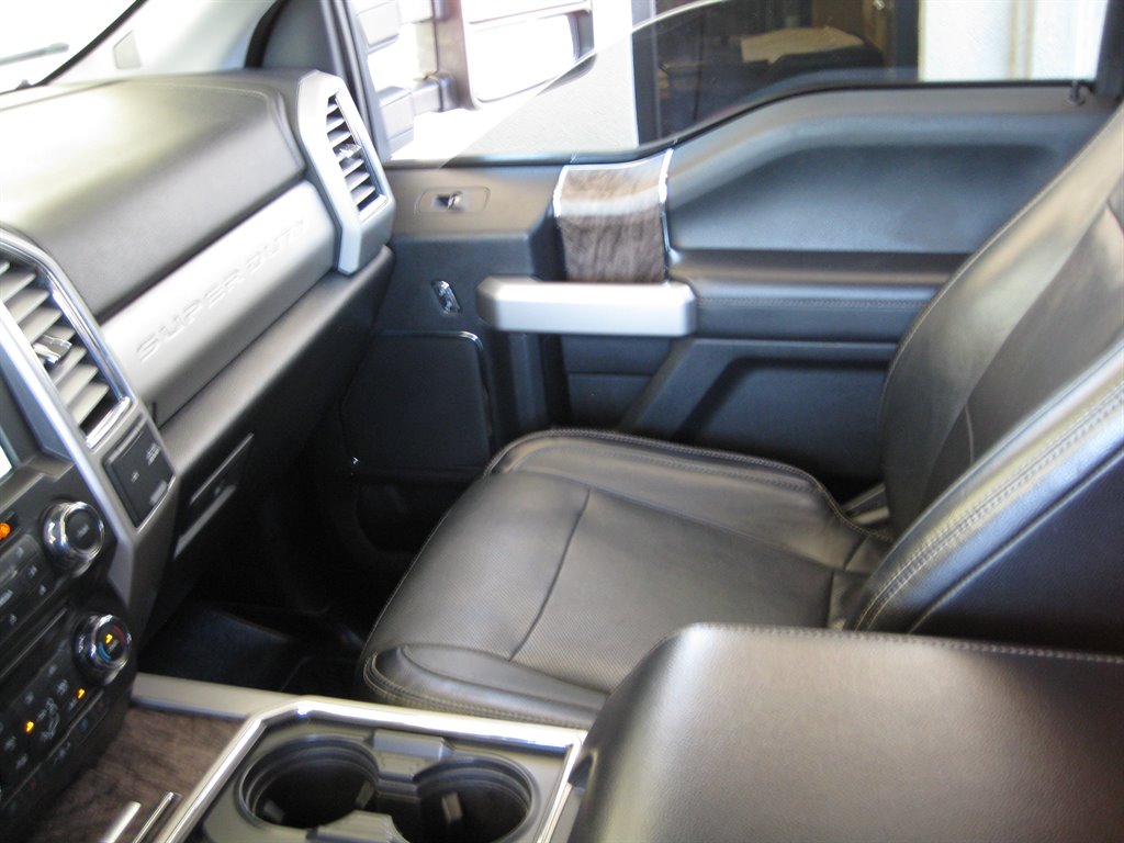 2017 Ford F250sd Lariat With Pano SUN photo