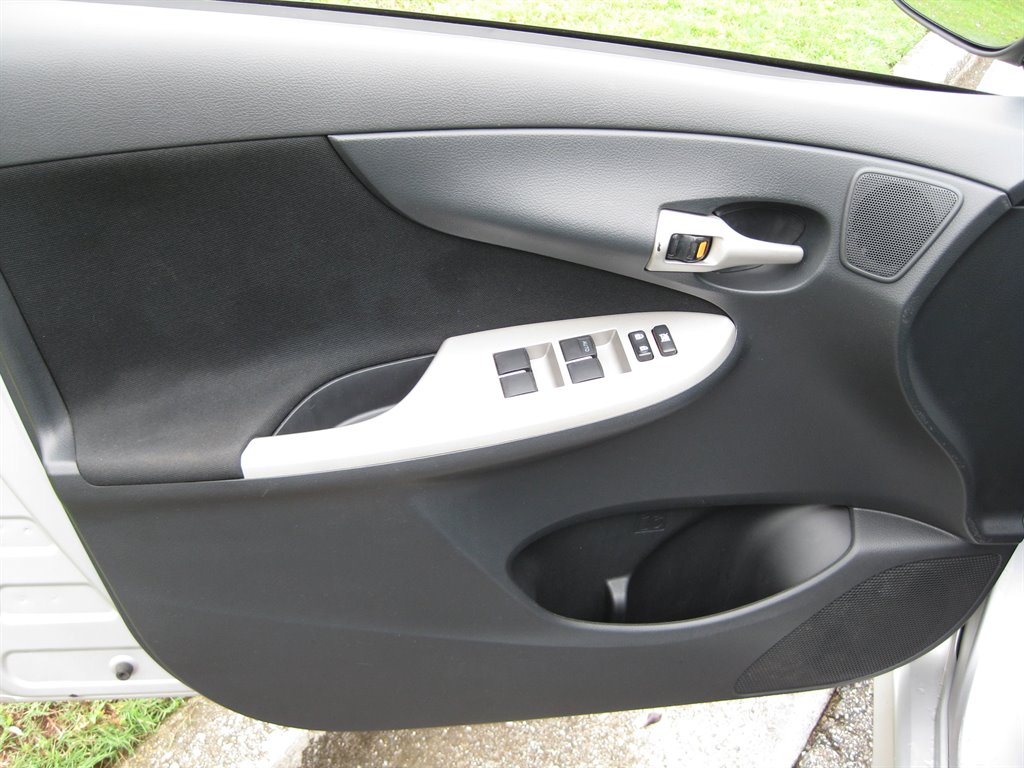 2010 Toyota Corolla XRS photo