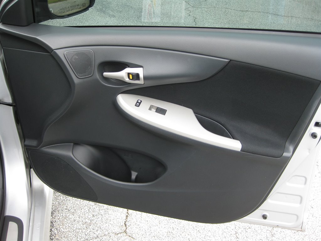 2010 Toyota Corolla XRS photo