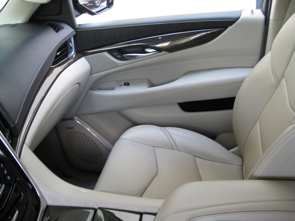 2020 Cadillac Escalade - $23,950