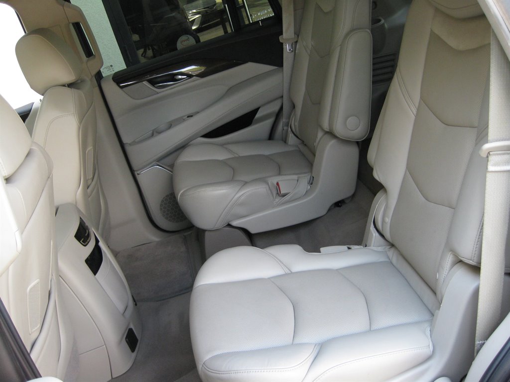 2020 Cadillac Escalade - $23,950