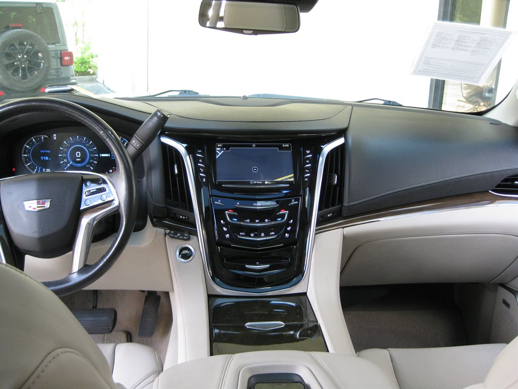 2020 Cadillac Escalade - $23,950