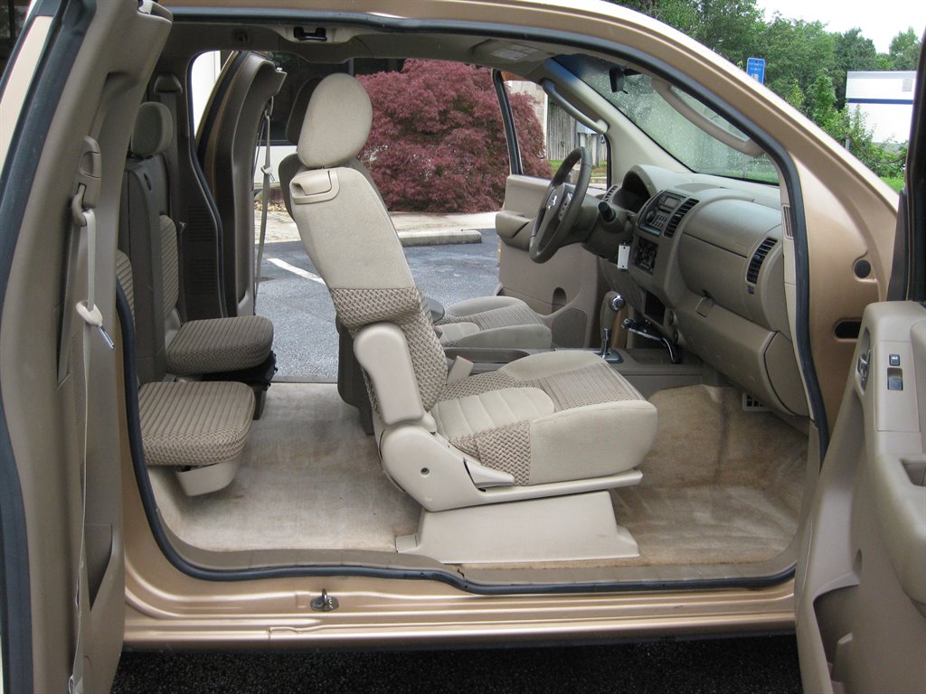 2005 Nissan Frontier - $7,500