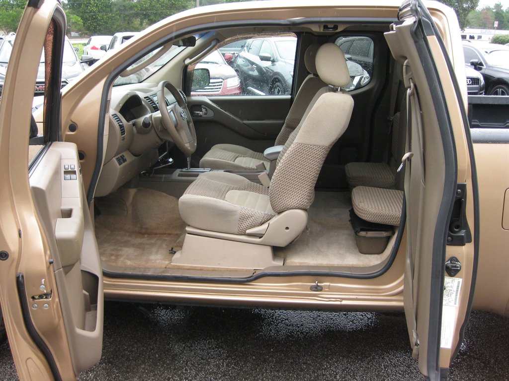 2005 Nissan Frontier - $7,500