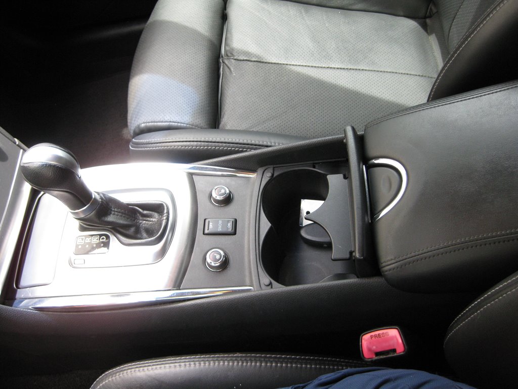 2013 INFINITI G - $10,950