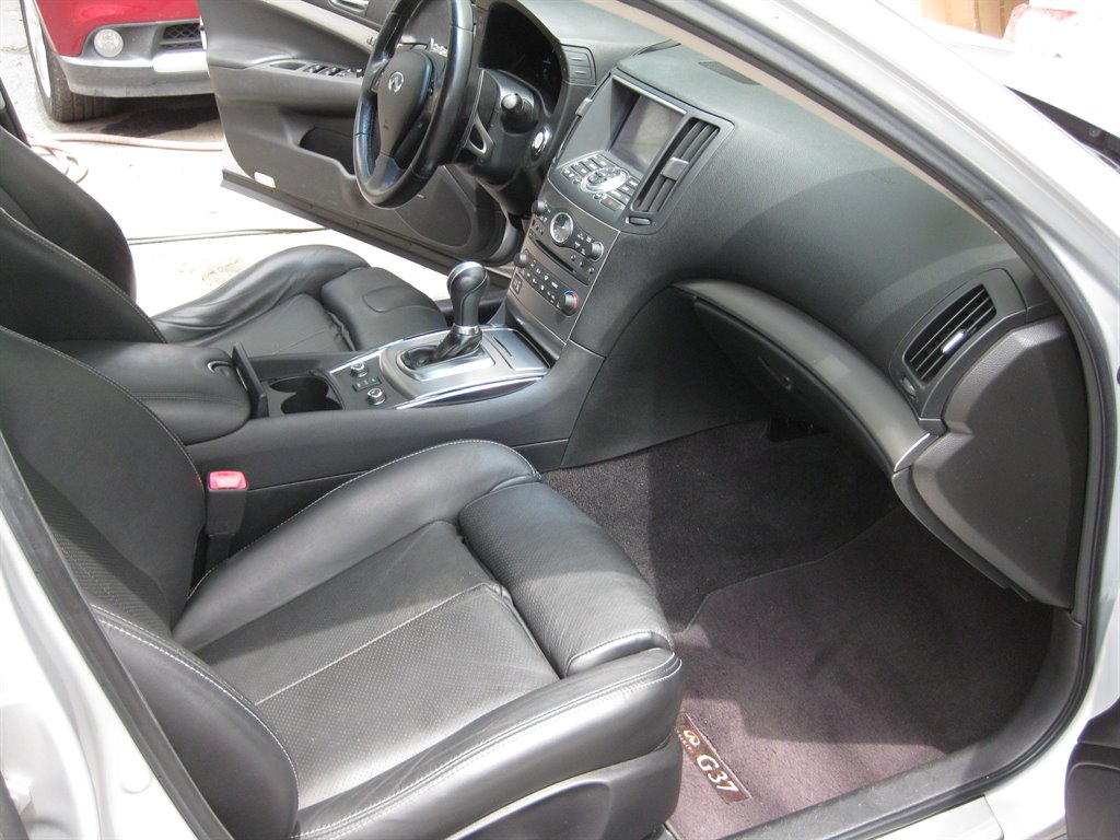 2013 INFINITI G - $10,950
