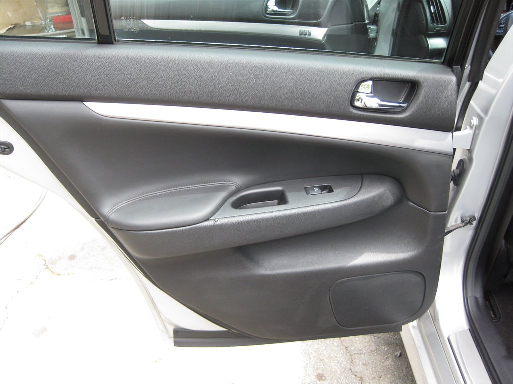 2013 INFINITI G - $10,950