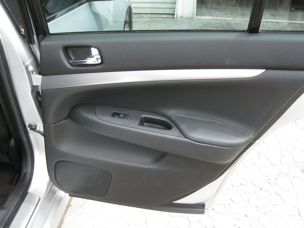 2013 INFINITI G - $10,950