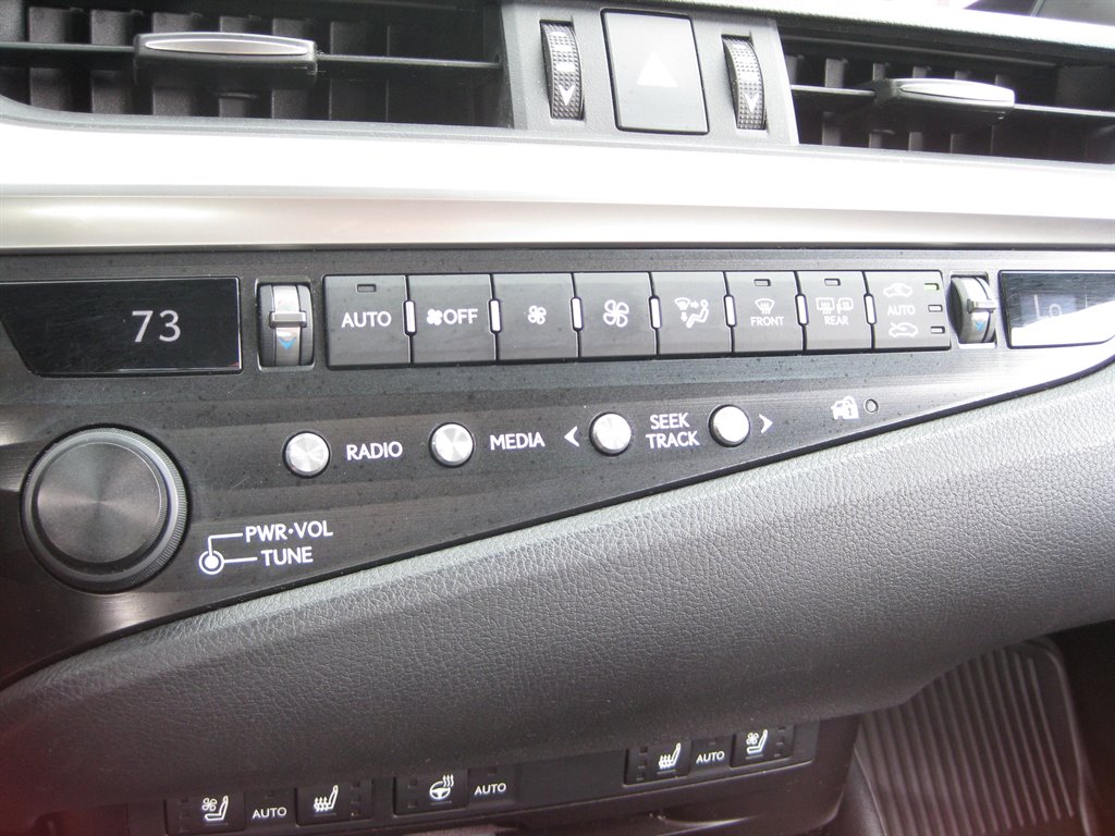 2020 Lexus ES - $24,950