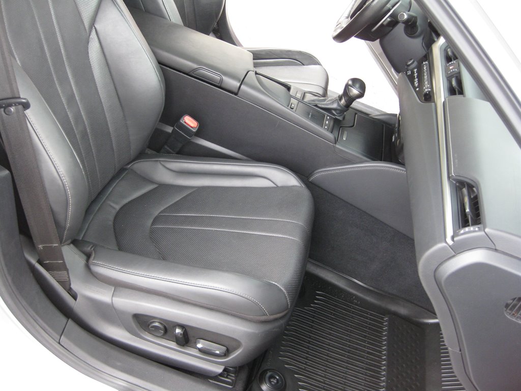 2020 Lexus ES - $24,950