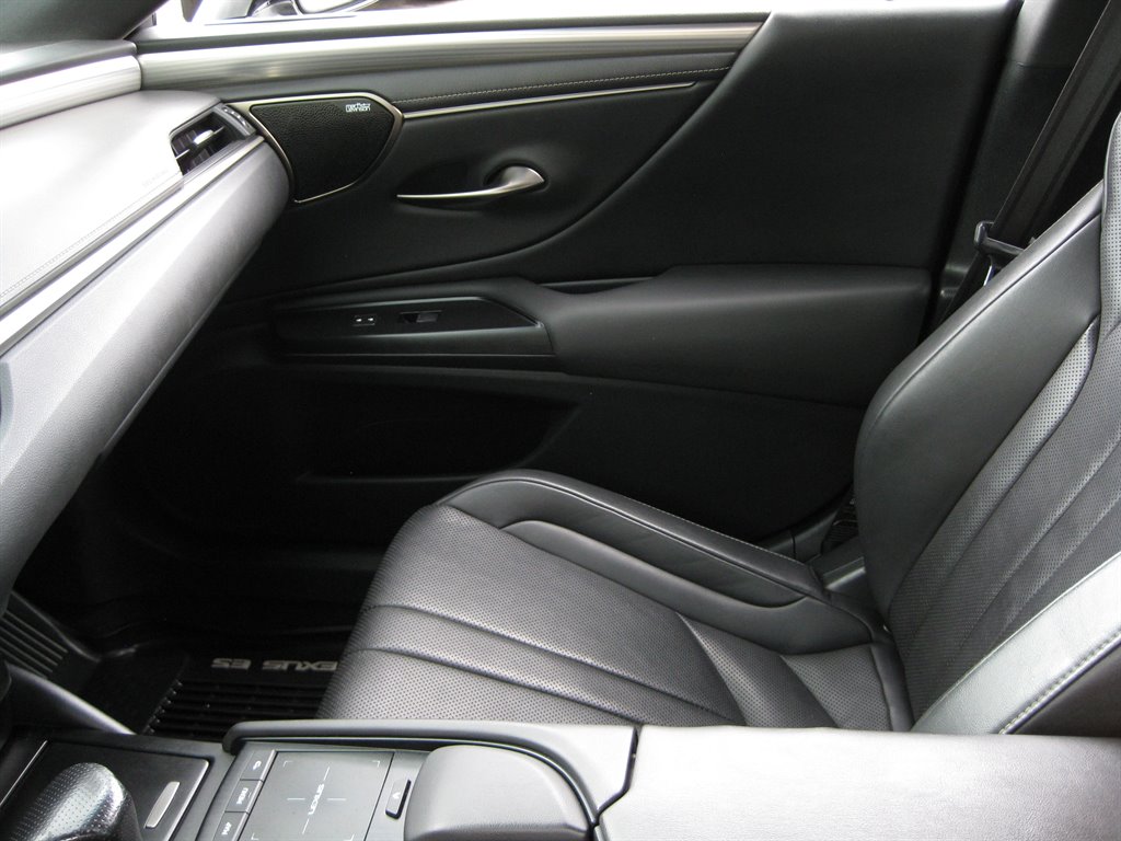 2020 Lexus ES - $24,950