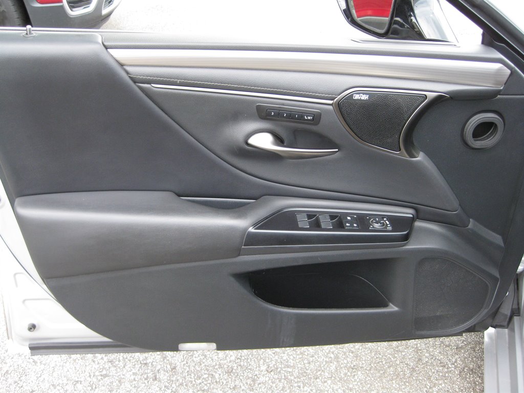 2020 Lexus ES - $24,950