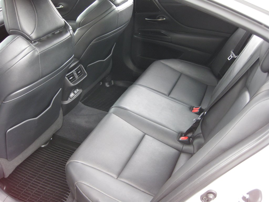 2020 Lexus ES - $24,950