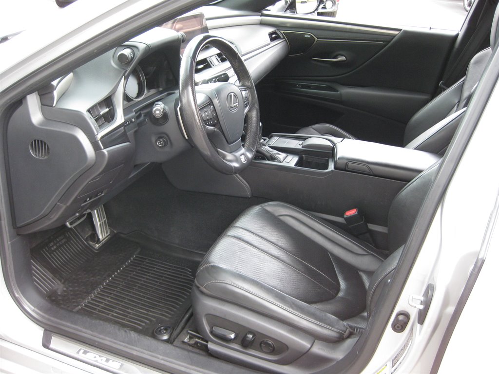 2020 Lexus ES - $24,950