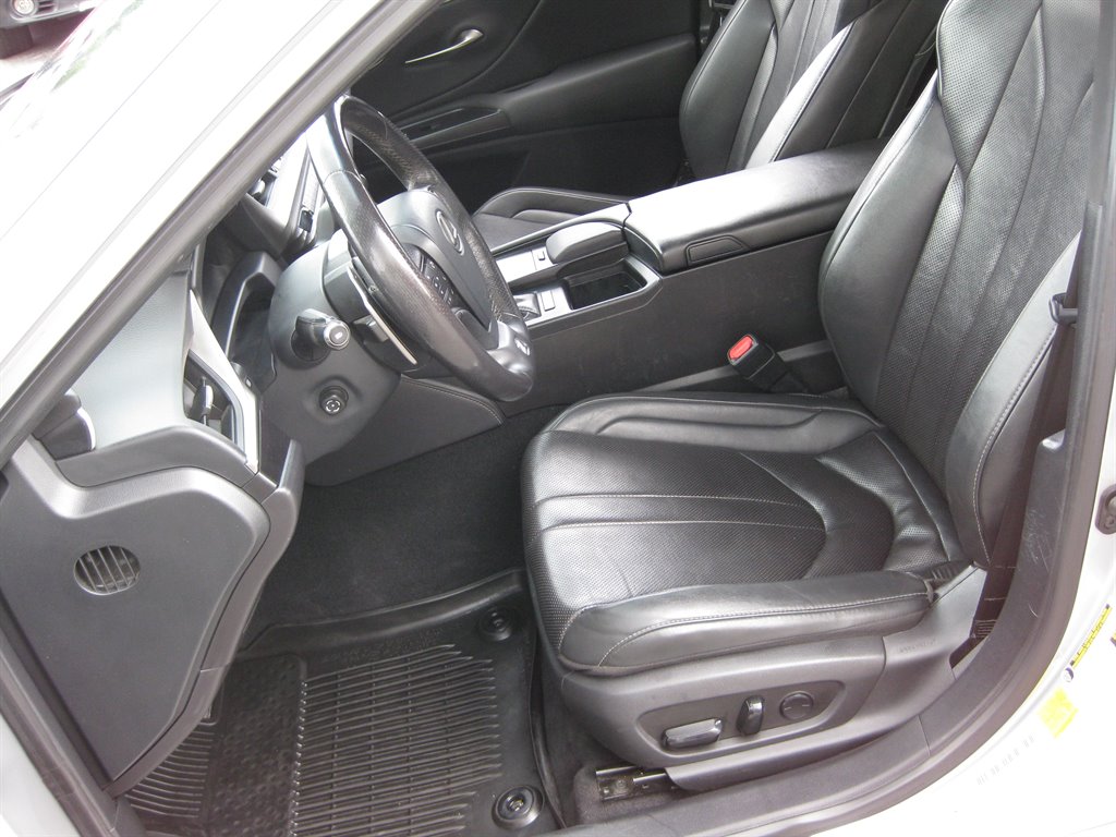2020 Lexus ES - $24,950