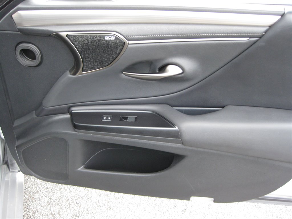 2020 Lexus ES - $24,950