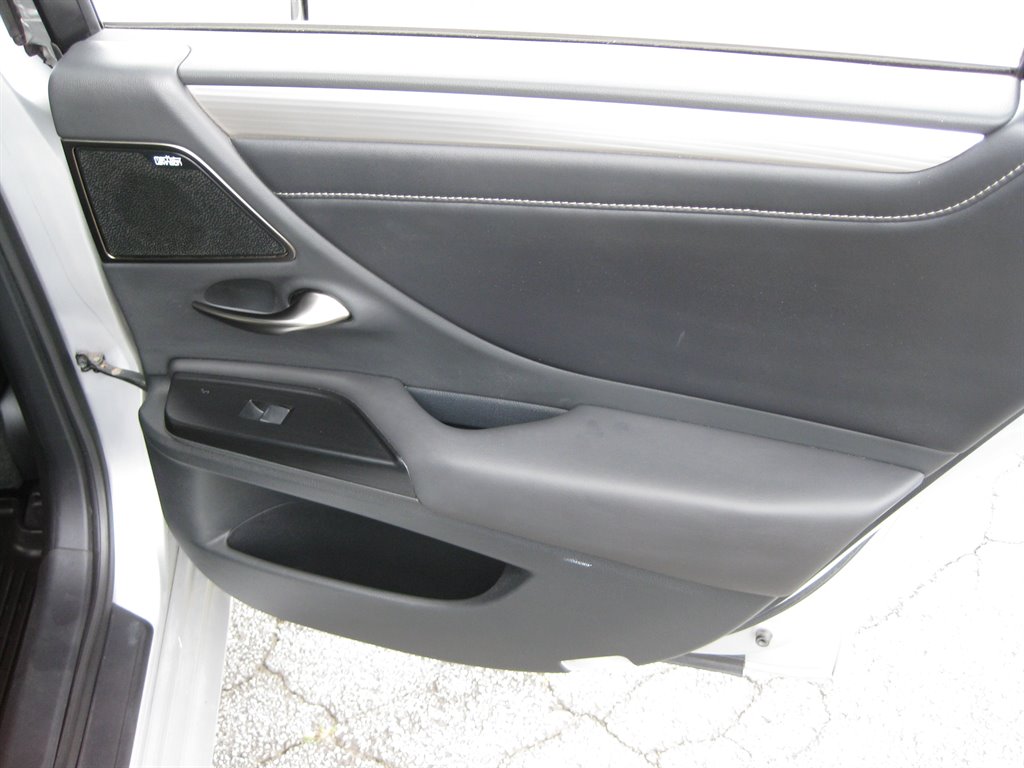 2020 Lexus ES - $24,950