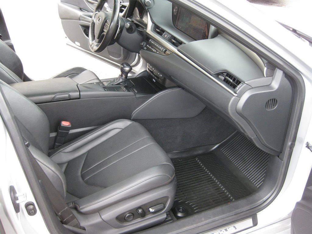 2020 Lexus ES - $24,950